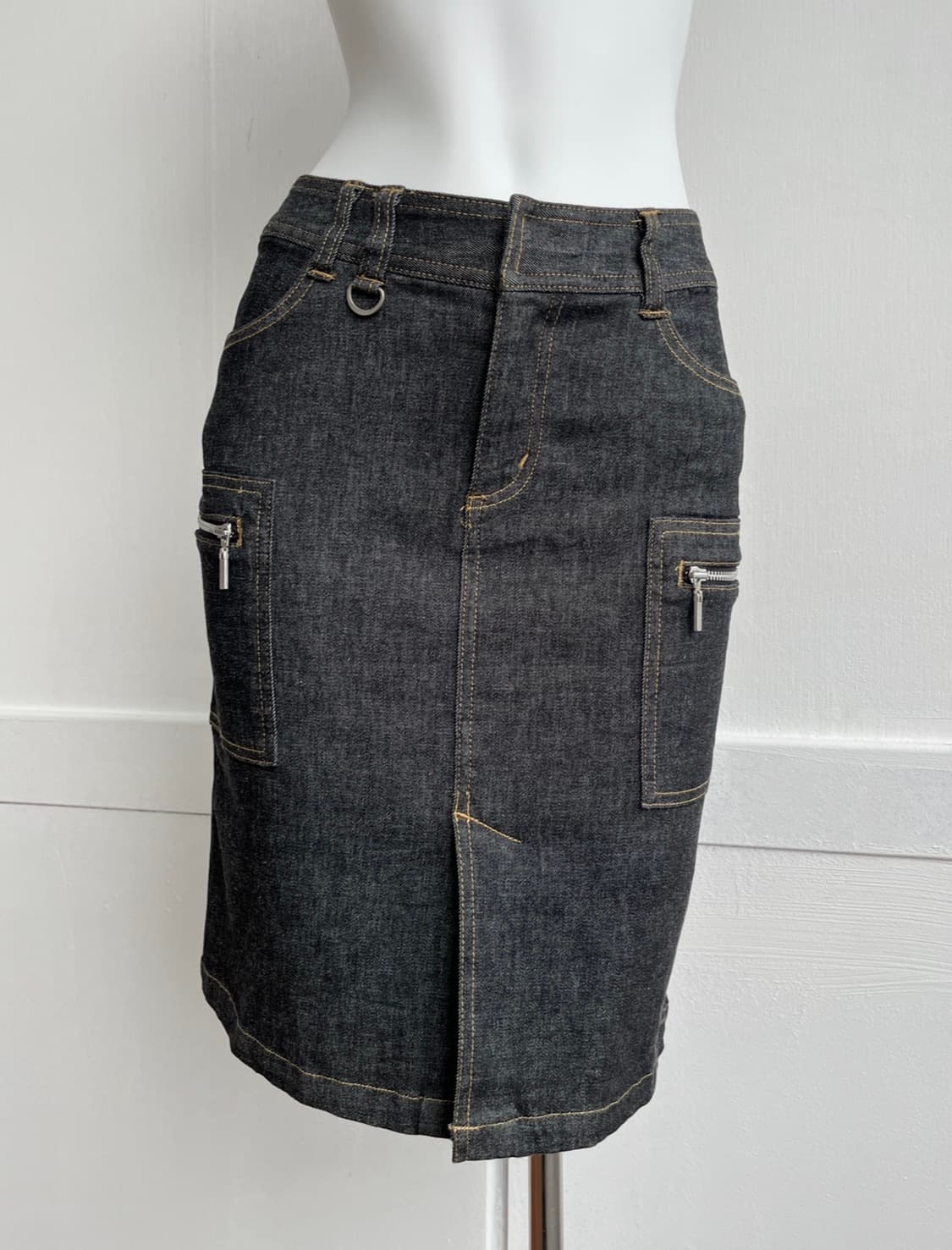 LA CHAMBRE D’INE 다크 데님 포켓 집업 스커트  상품이미지1