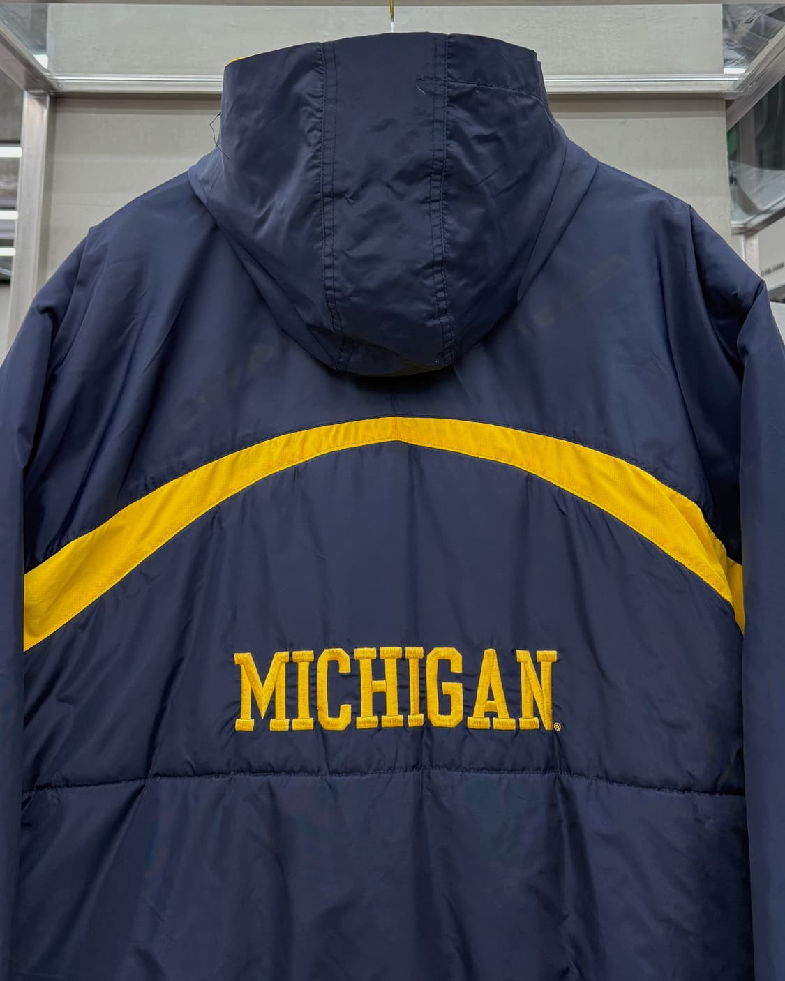 나이키 00s 미시건 컬리지 로고 나일론쉘 후드 점퍼 네이비 상품이미지5