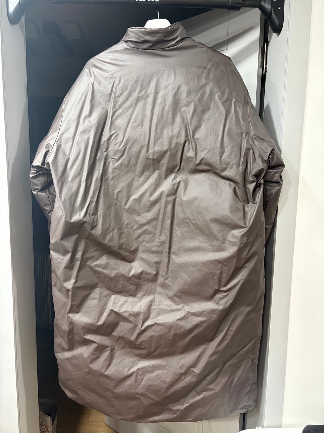 이지 시즌 3 왁스코팅 롱패딩 상품이미지3