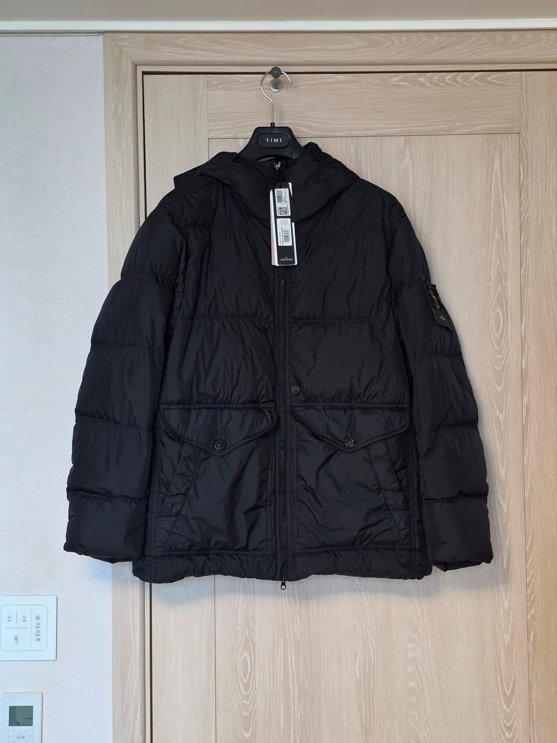 [구매 1달] 24FW 스톤아일랜드 크링클랩스 후드 패딩 M사이즈 상품이미지1