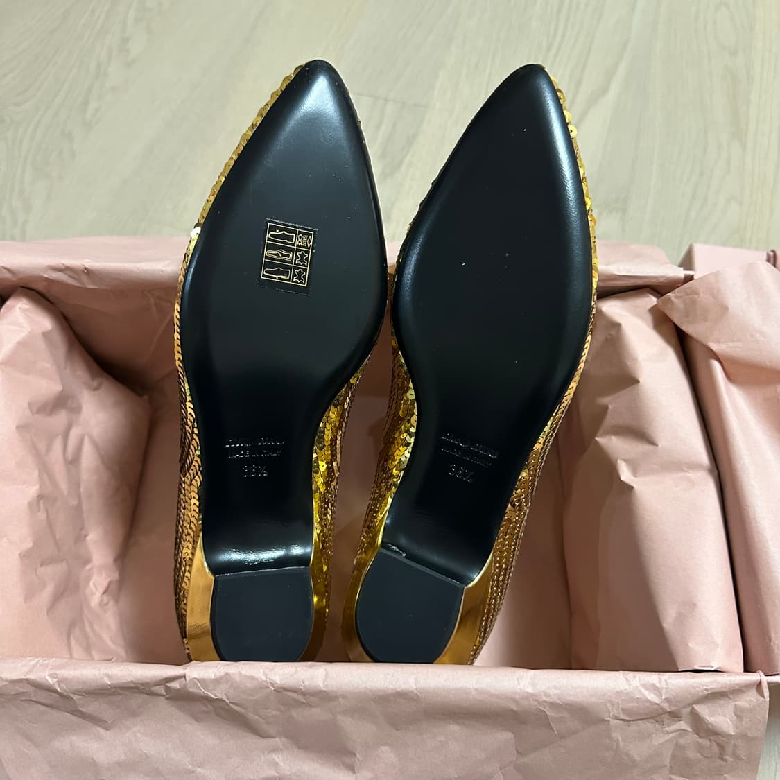 미우미우 골드 시퀸 메리제인 플랫 36.5사이즈 / 새상품  상품이미지5