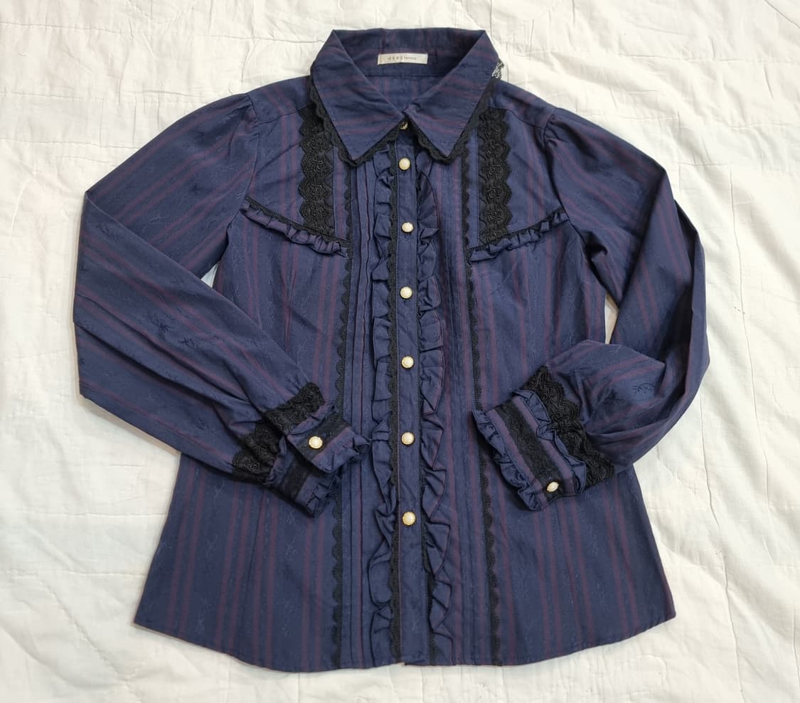 네이비 스트라이프 프릴 레이스 블라우스 상품이미지1