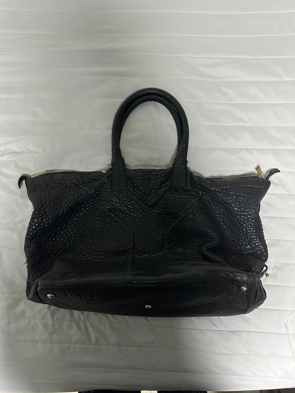 생로랑 이지백 라지 페블레더 블랙 고트스킨 상품이미지3