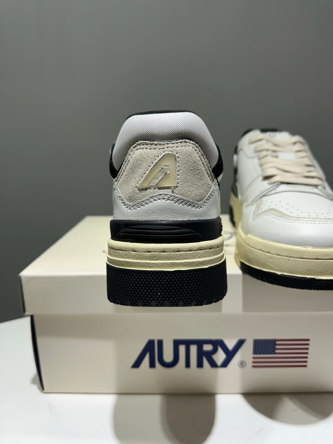 (정품/새상품) 오트리 남성 블랙 CLC 레더 스니커즈 상품이미지4