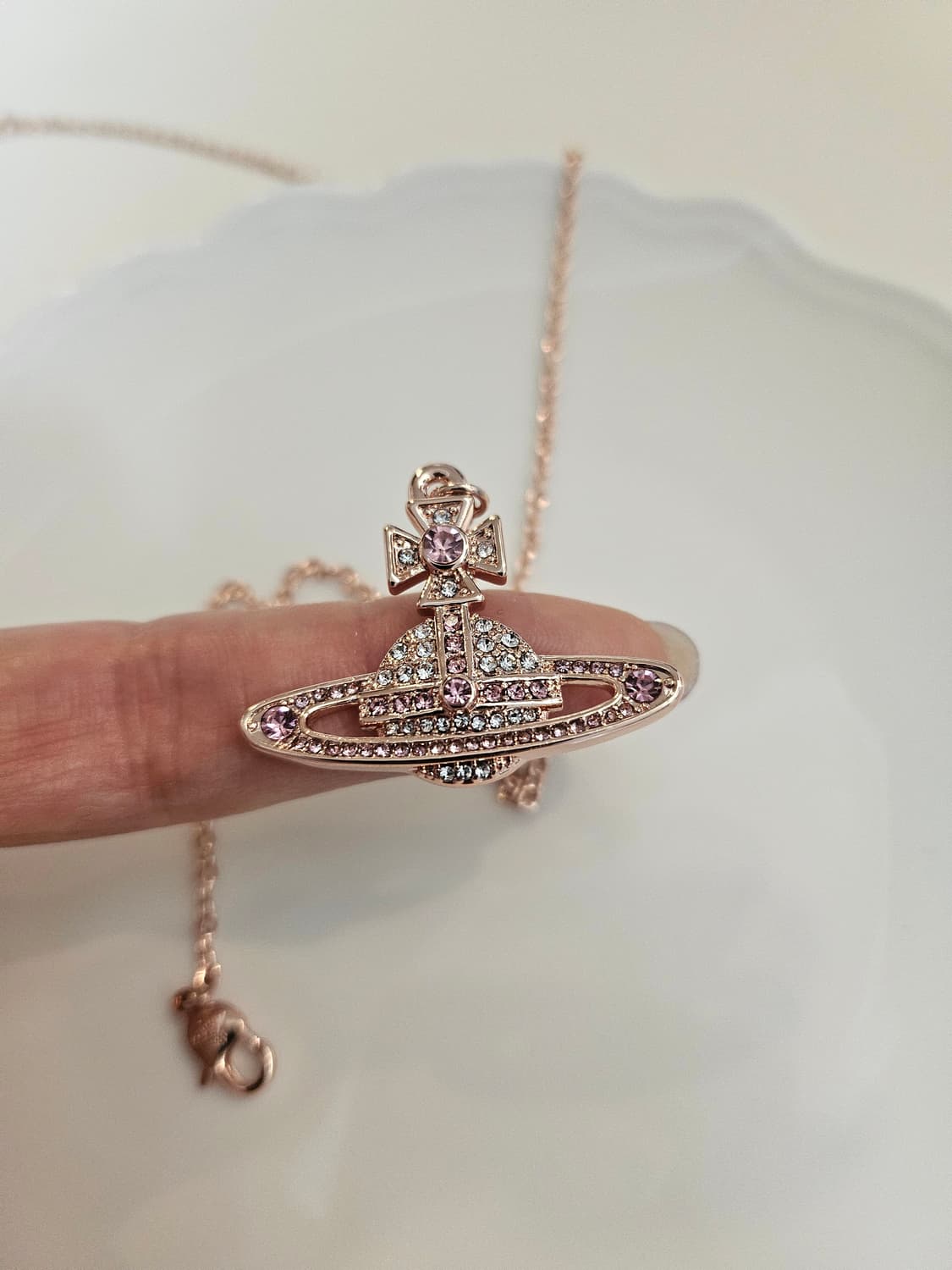 비비안웨스트우드 업사이클링 로즈골드 큐빅  목걸이 상품이미지4