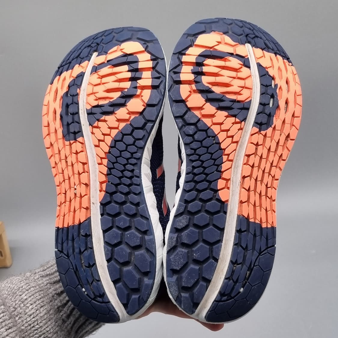 뉴발란스 프레쉬폼 여성런닝화240 상품이미지3