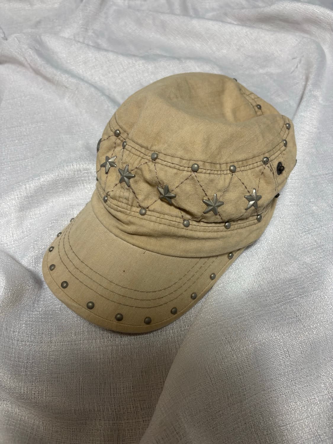 “Unknown” Star Stud Beige Cap 상품이미지4