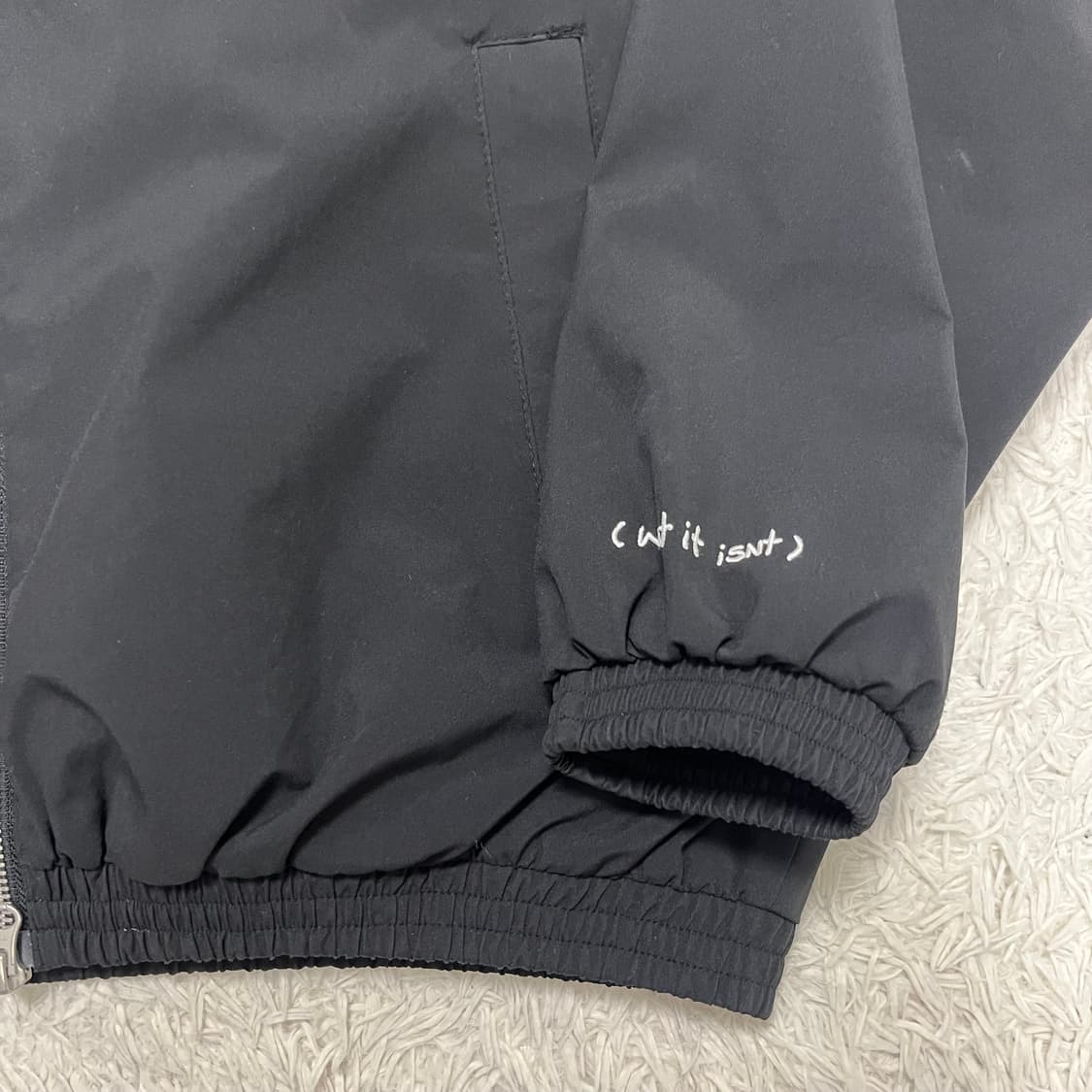 What It Isn’t black windbreaker 상품이미지6
