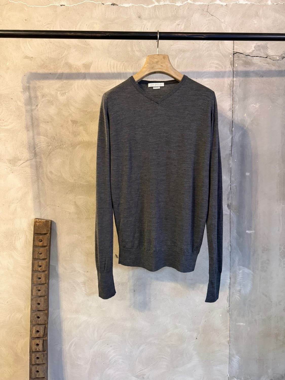 존스메들리 브이넥 니트 100 상품이미지1