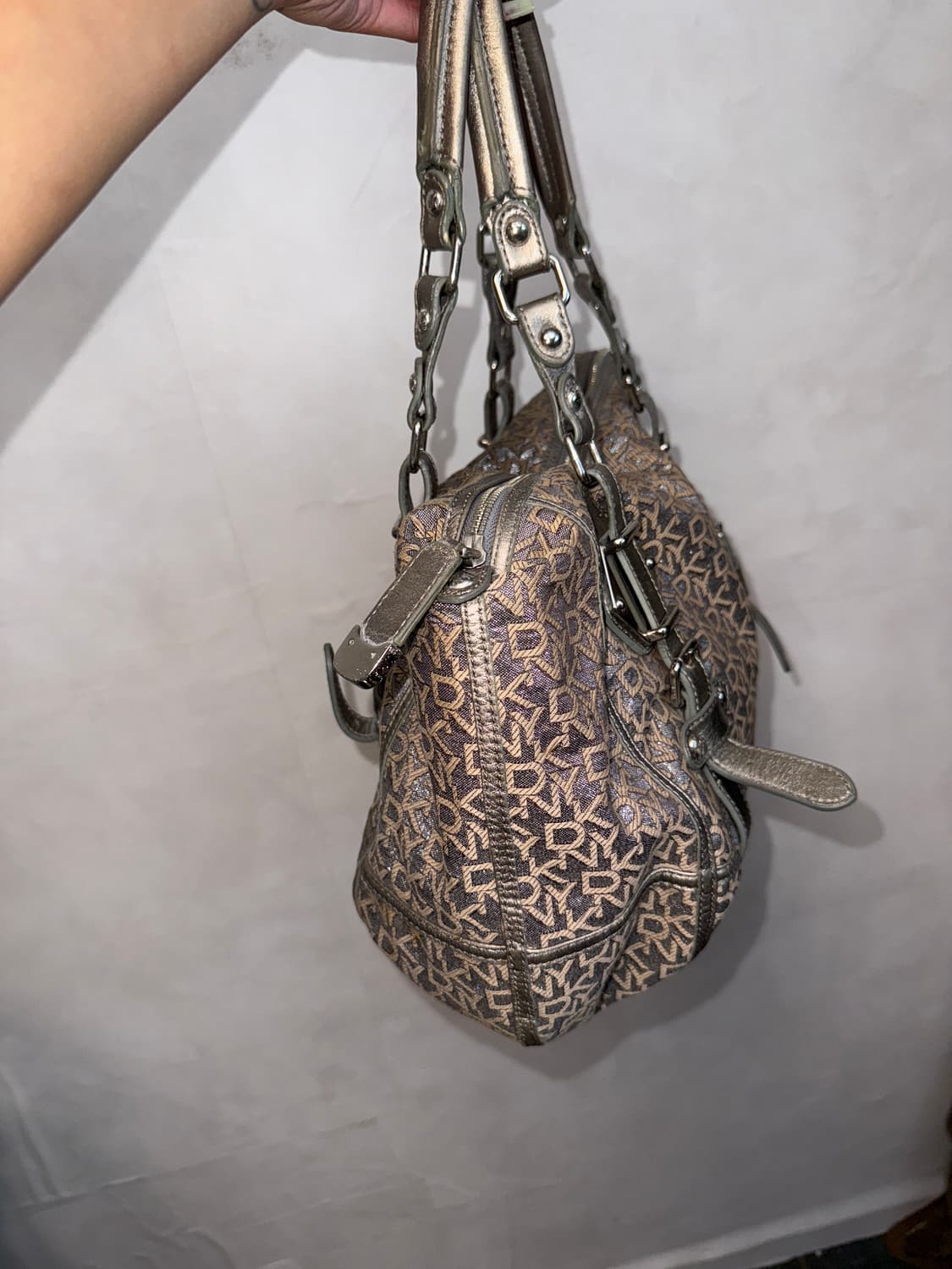 DKNY metal silver logo buckle tote bag 상품이미지3