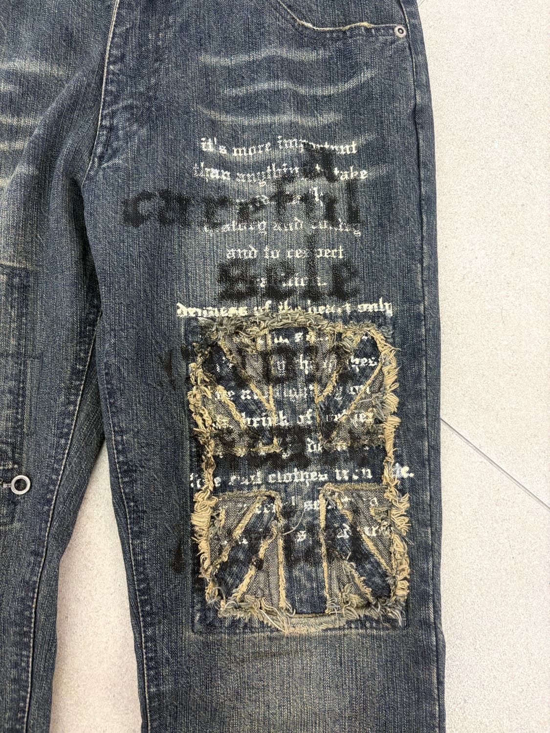 데미지 워싱 패치 데님 팬츠 상품이미지3