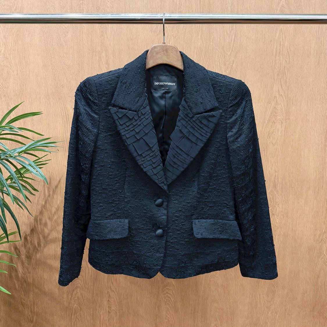 엠포리오 아르마니 긴팔 자켓 러플 레이어드 라펠 디테일 블랙 상품이미지1