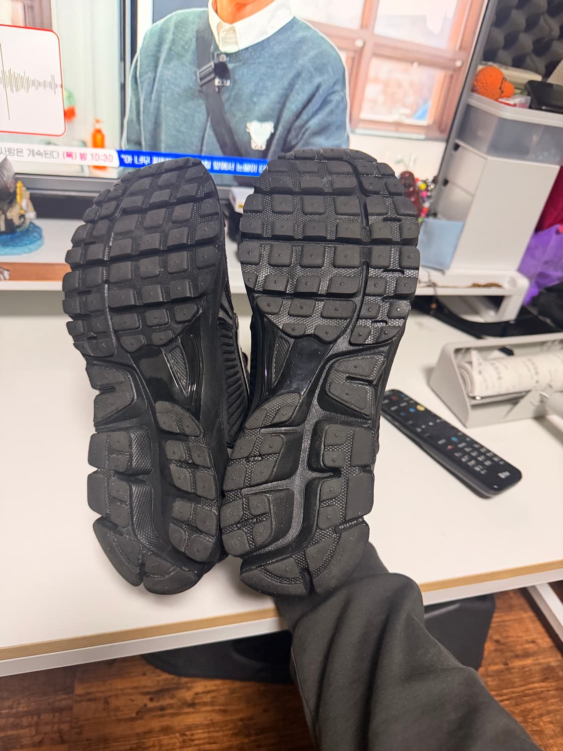 나이키 줌 보메로 5 블랙 메탈릭 실버 265 상품이미지5