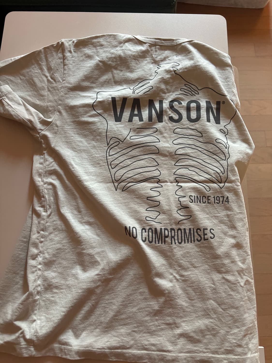 밴슨 레더스 백로고 본 그래픽 티셔츠 상품이미지2