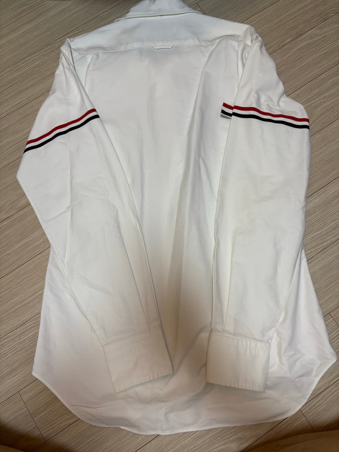 톰브라운 팔 로고 셔츠 화이트  상품이미지4