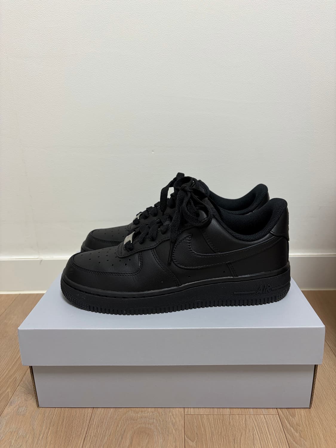 나이키 에어포스1 트리플블랙 235 상품이미지1