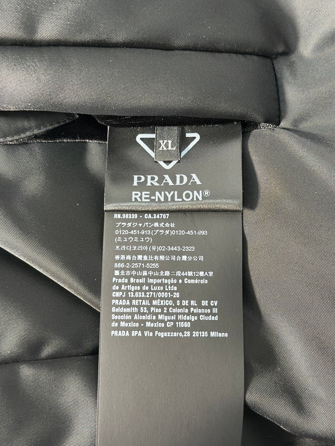 [정품]프라다 리나일론 리버시블 패딩 XL 상품이미지9