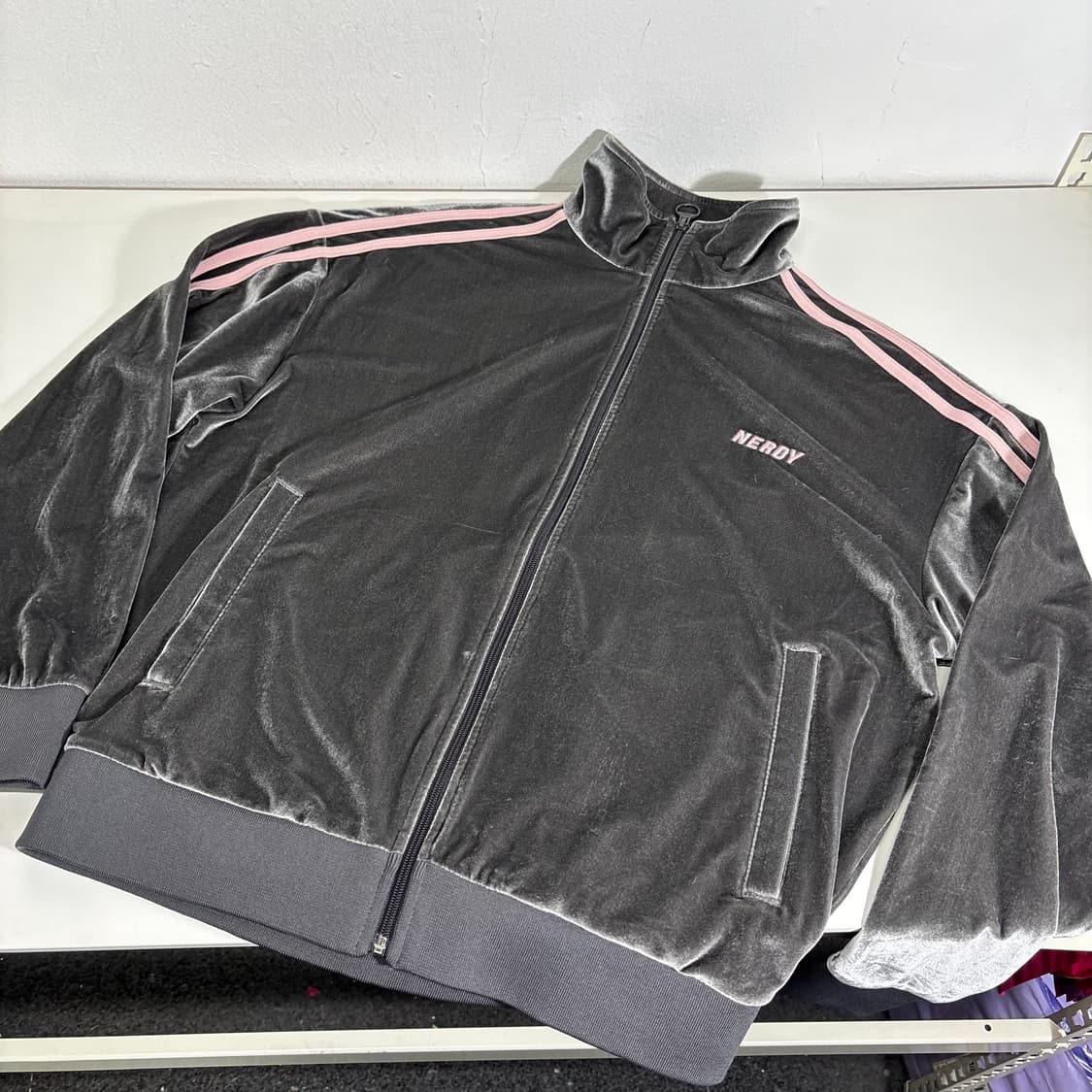 XS 우먼FREE 널디 그레이 벨벳 트랙탑 집업 져지 상품이미지1