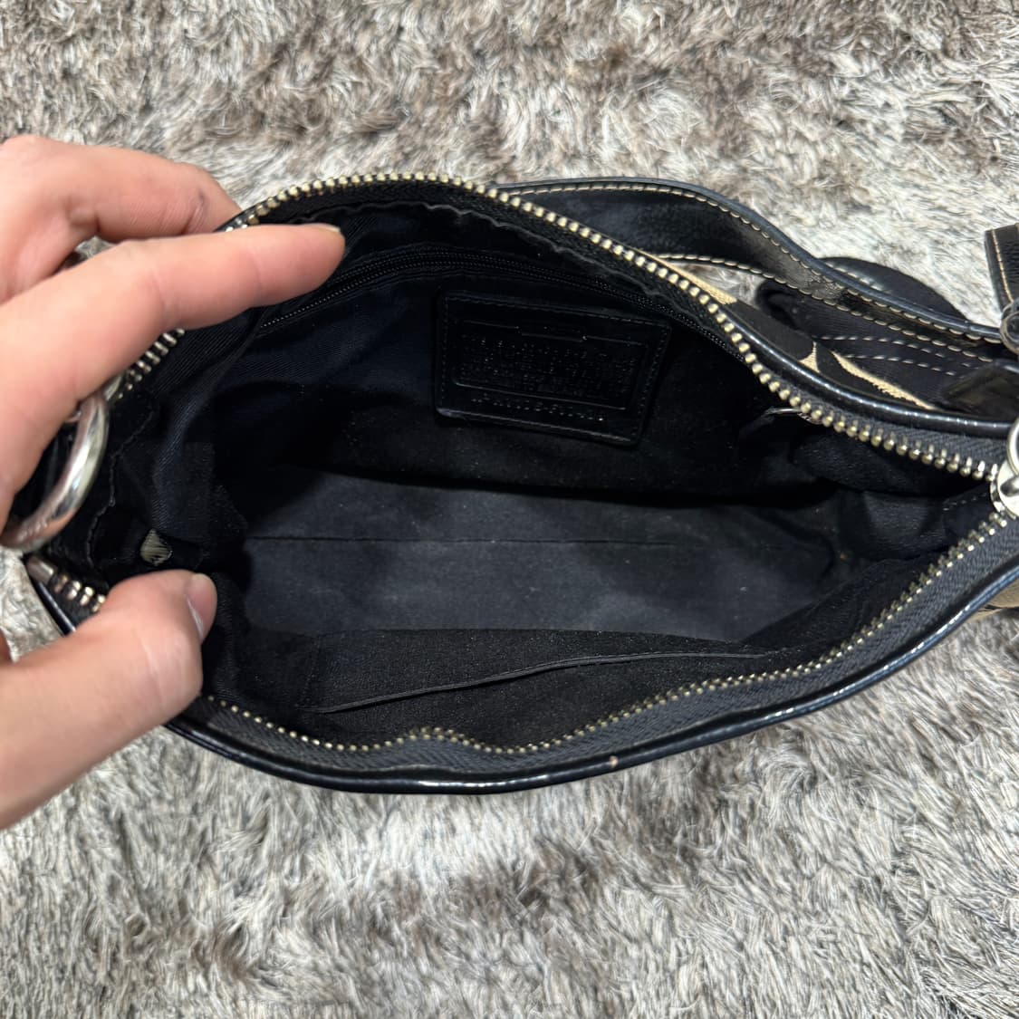 코치 시그니처 숄더백 상품이미지4