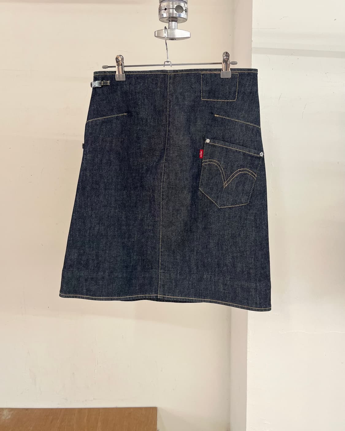 리바이스 블루 엔지니어드 데님 스커트 상품이미지4