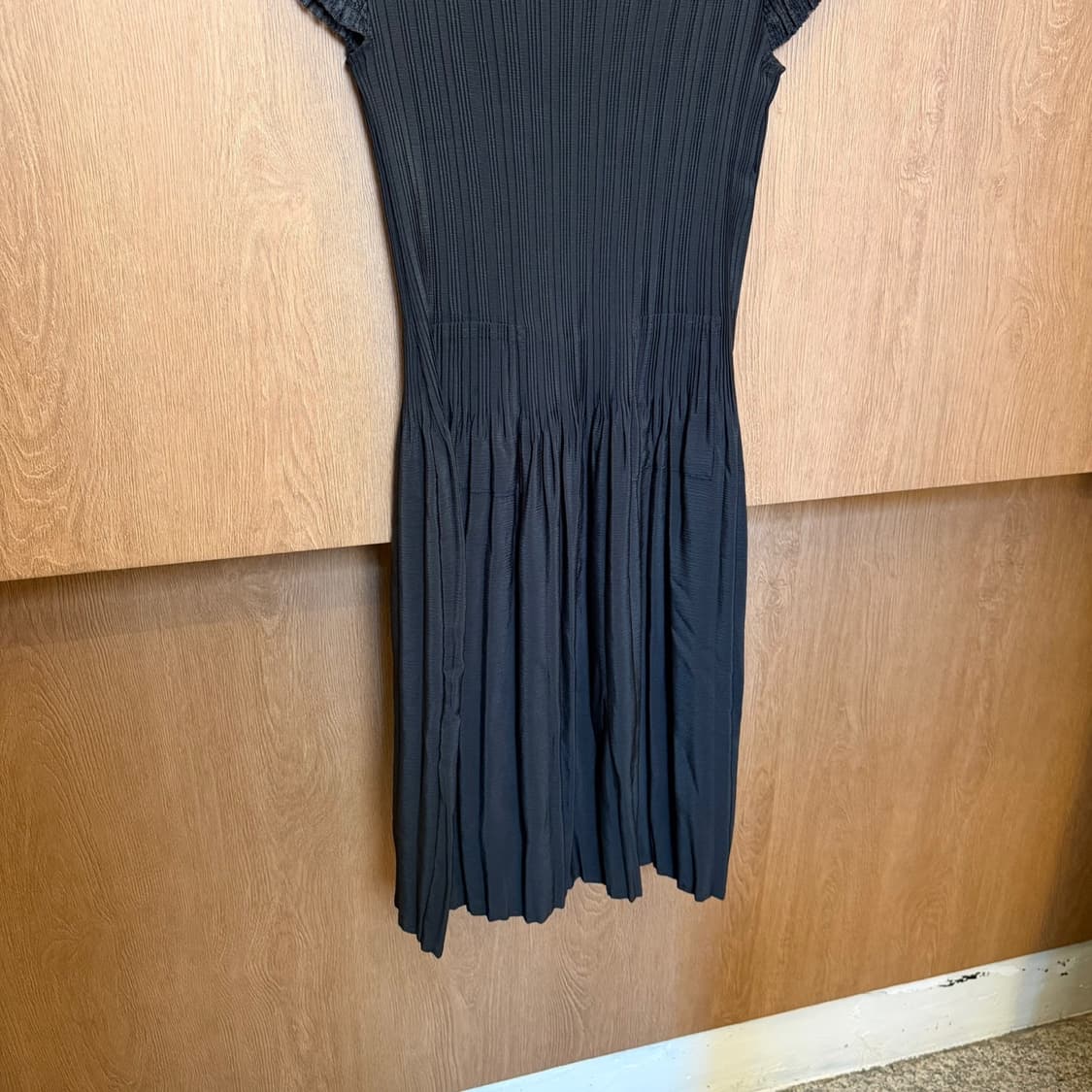 빈티지 플리츠 미디 원피스 반팔 시스루 슬리브 라운드넥 디테일 블랙 상품이미지4