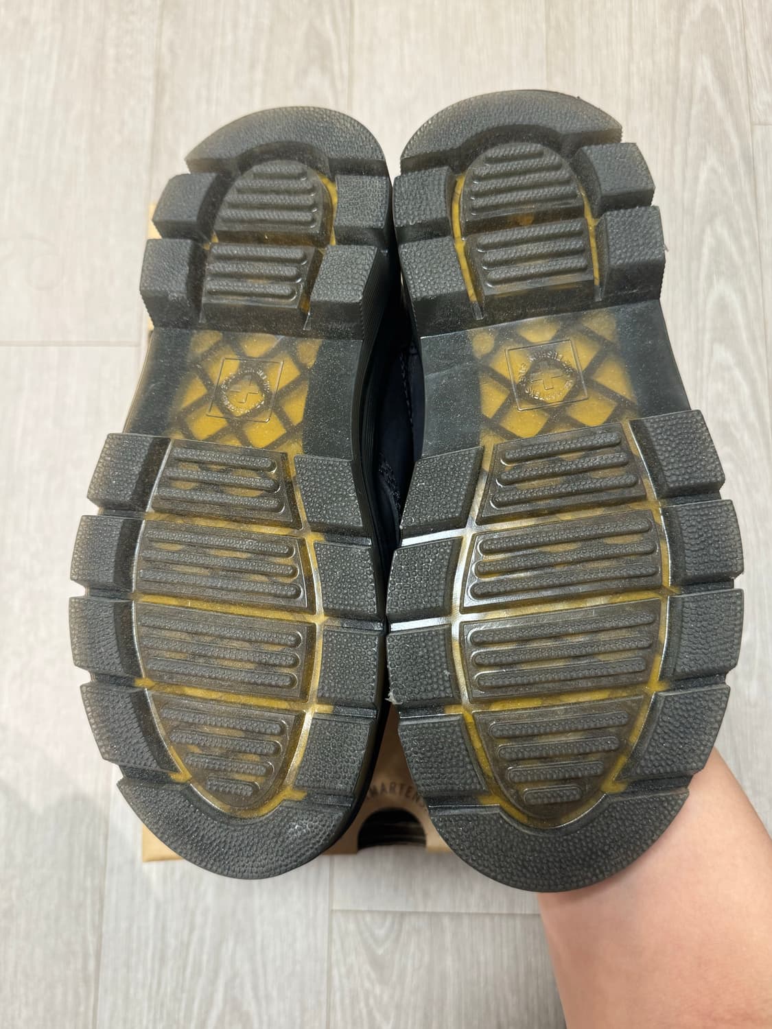 닥터마틴 리더 와이오밍 블랙 UK3 사이즈 220 상품이미지5