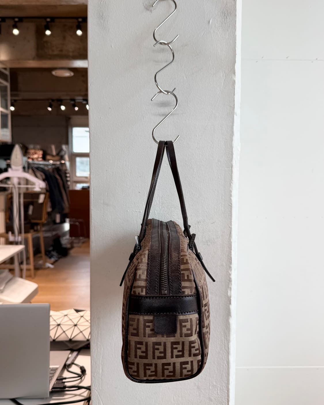 펜디 베이지 주카 캔버스 토트백  상품이미지3