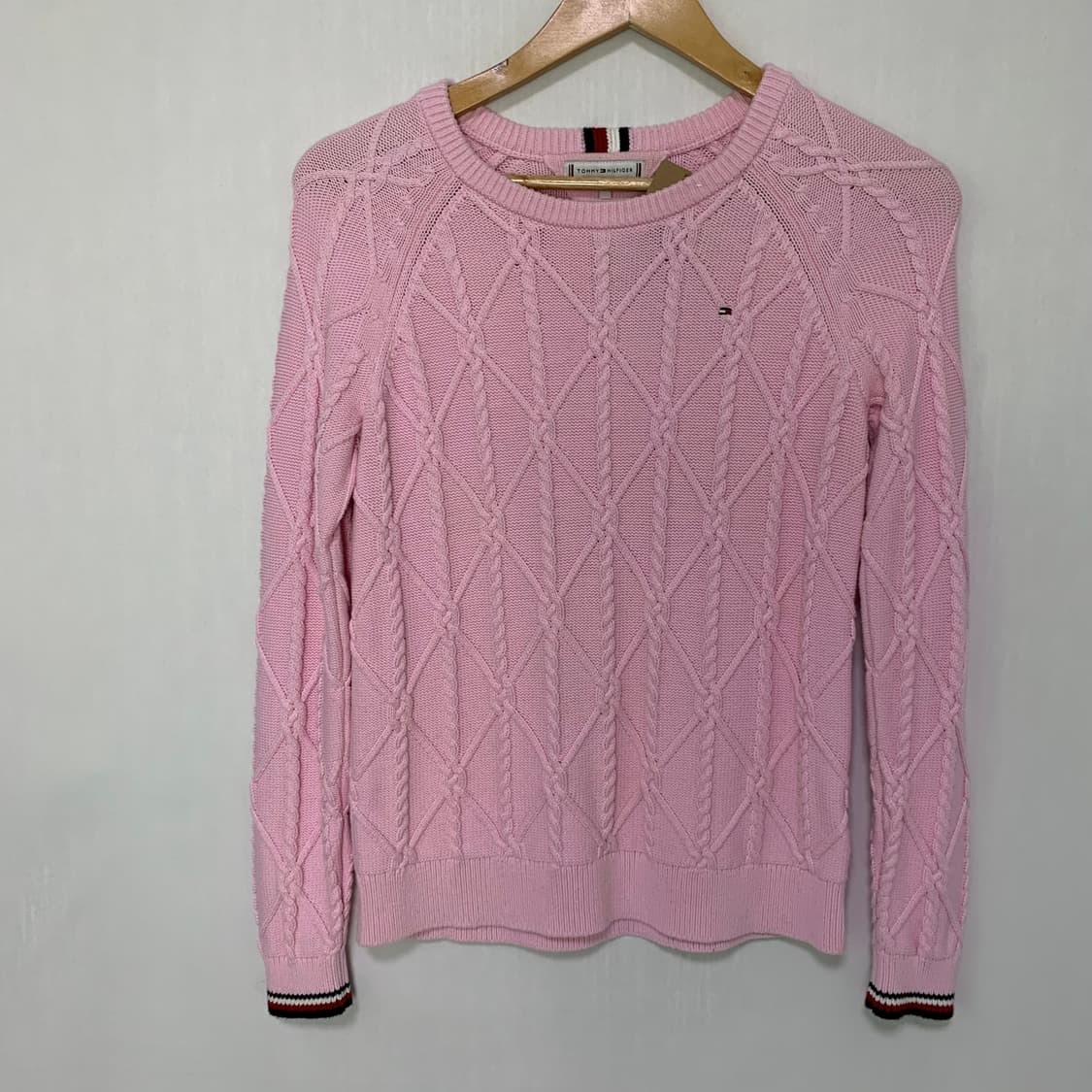 타미힐피거 케이블 긴팔 세미 크롭 니트 쿨톤 핑크 여성 S 키즈 사이즈 상품이미지3