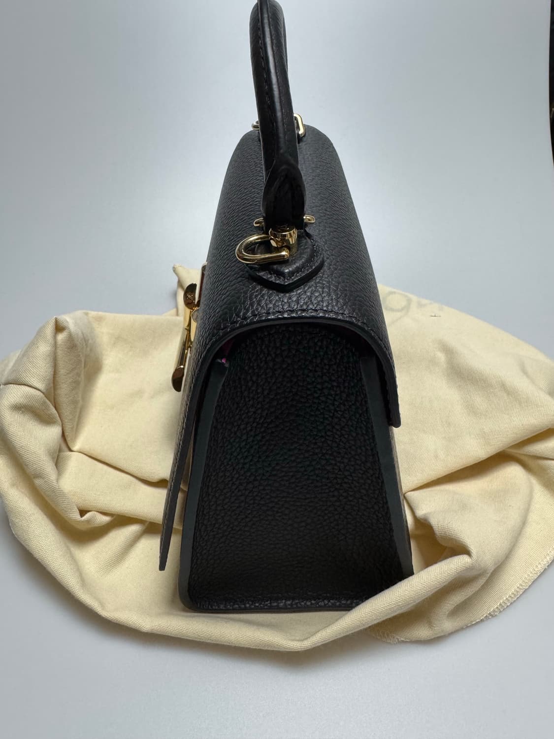 루이비통 트위스트 원핸들 pm 블랙. 상품이미지7