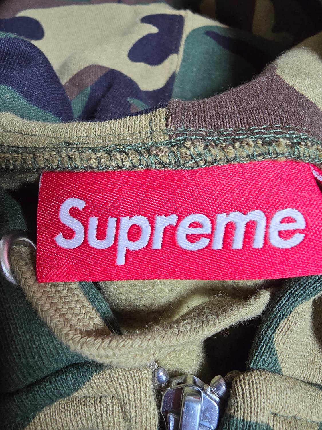 슈프림 스몰 박스 집업 후드 스웨트셔츠 우드랜드 카모 - 24FW 상품이미지4