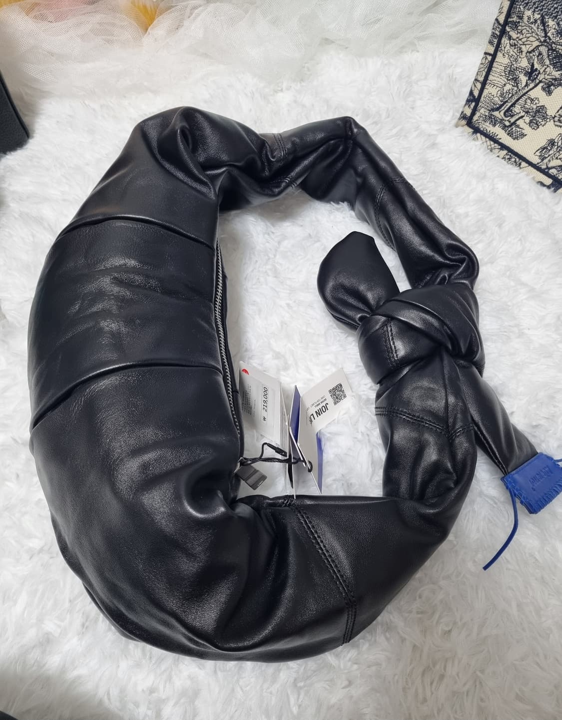 새상품) 아더에러 x자라 레더 숄더백  상품이미지4