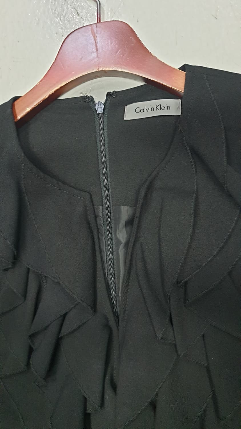 Calvin Klein블랙 러플 원피스입니다 상품이미지6