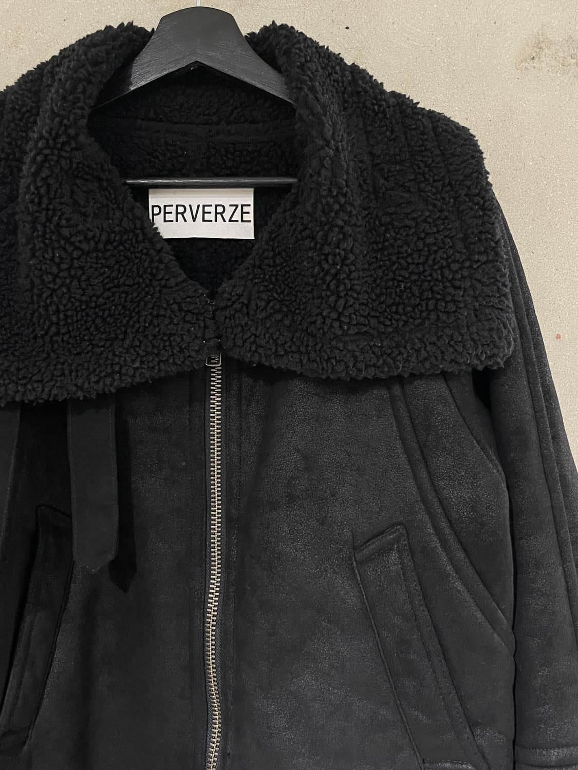 퍼버즈 블랙 와이드 카라 무톤 무스탕 상품이미지3