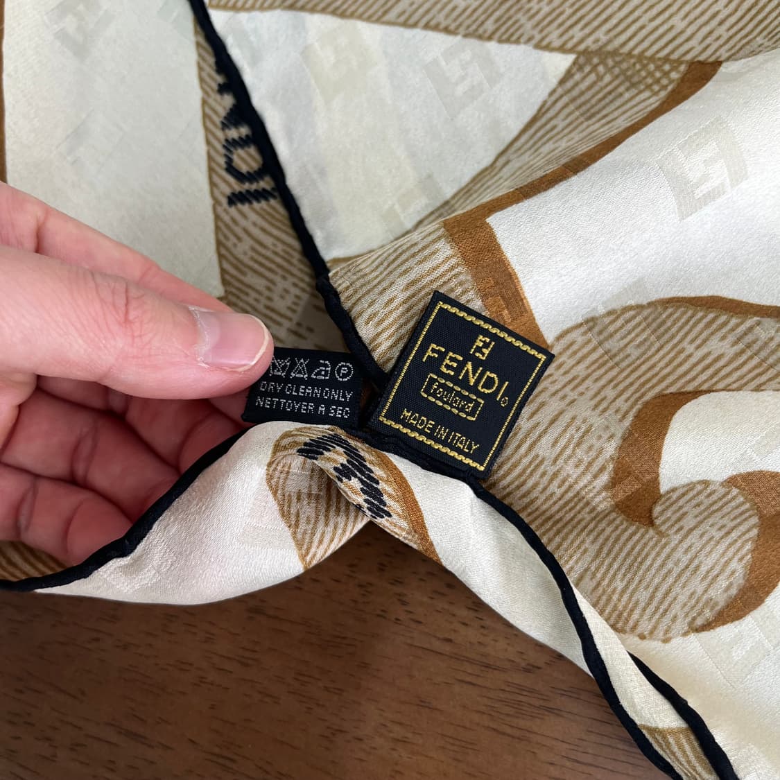 펜디 실크 스카프 상품이미지4