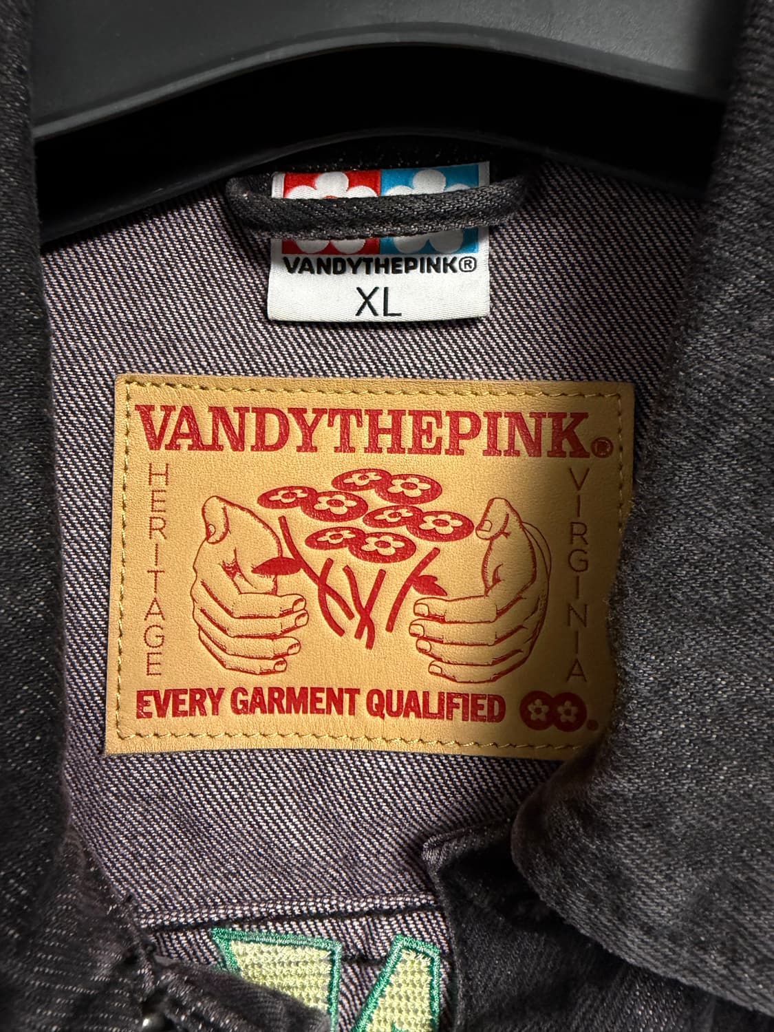 반디더핑크 그래피티 데님 자켓 블랙 상품이미지3