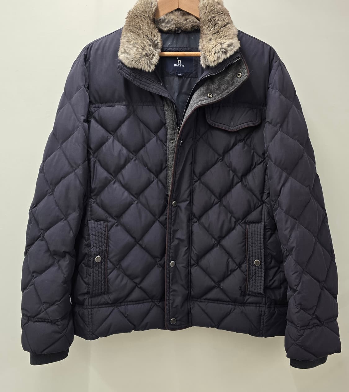 헤지스 남자 덕다운 패딩.
싸이즈 100~105  
 상품이미지1