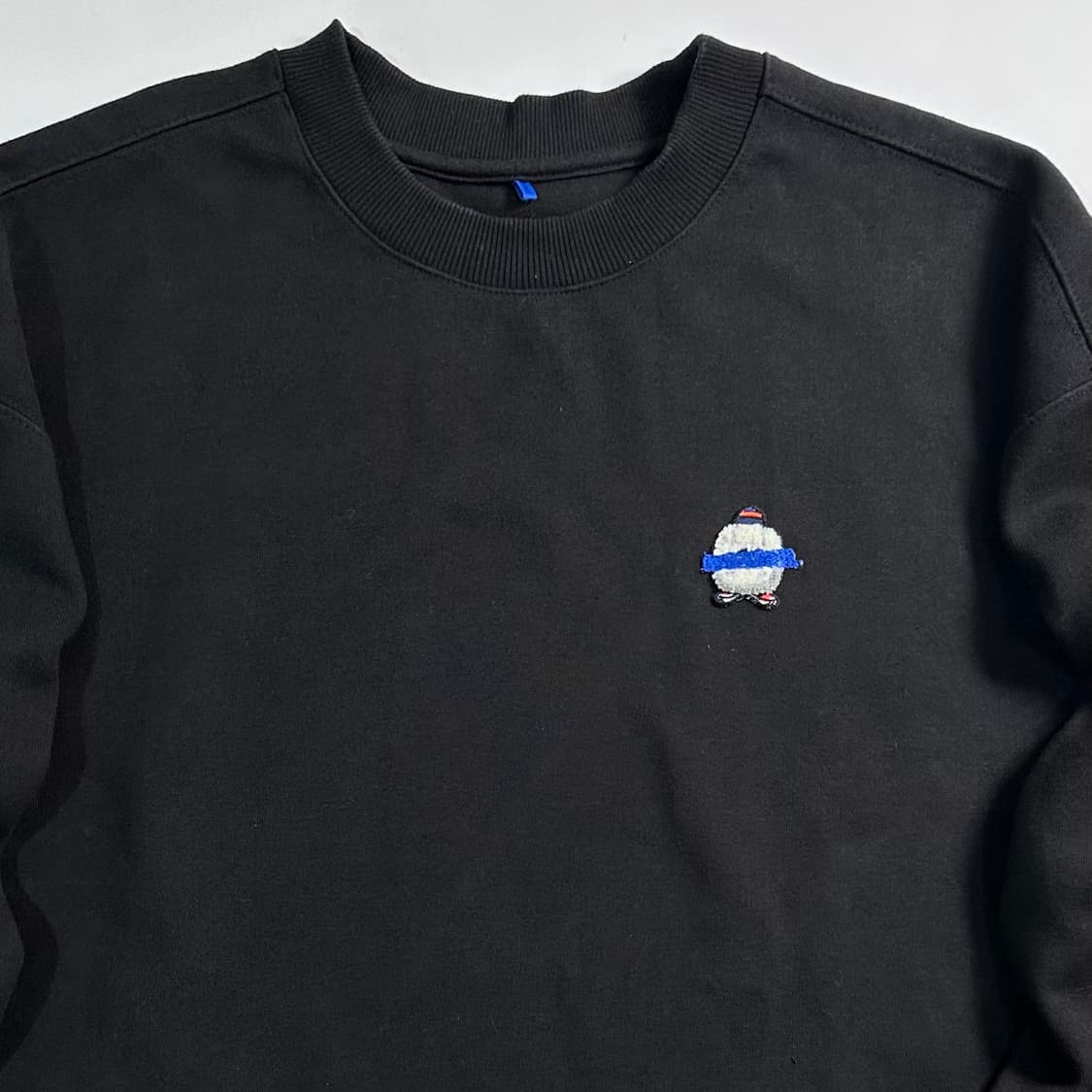 아더에러 블랙 맨투맨 상품이미지2