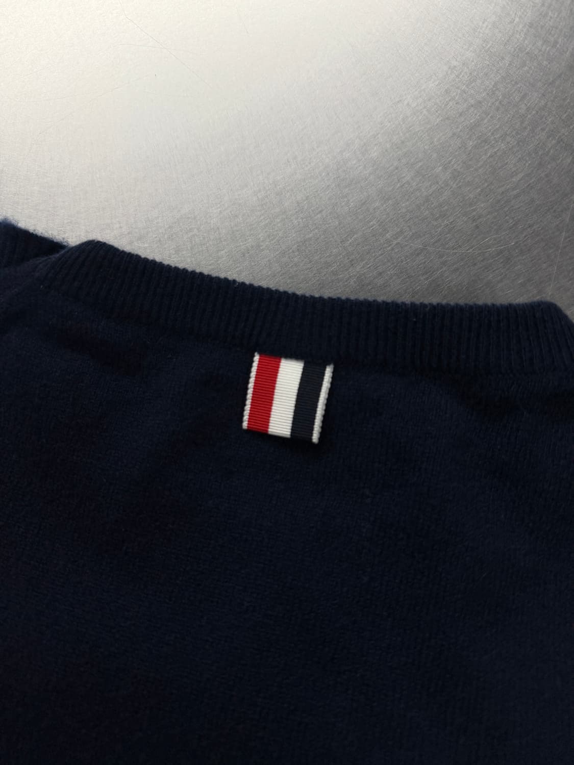 톰브라운 캐시미어 라운드니트  상품이미지3