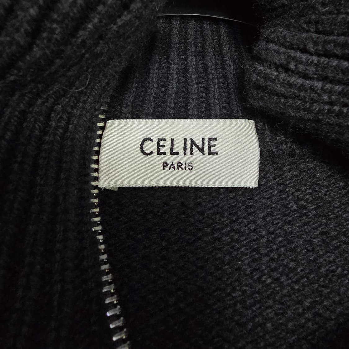 {클로젯}[M][더소뇨 풀구성]셀린느 트리오페 캐시미어 하프 집업 니트 상품이미지3