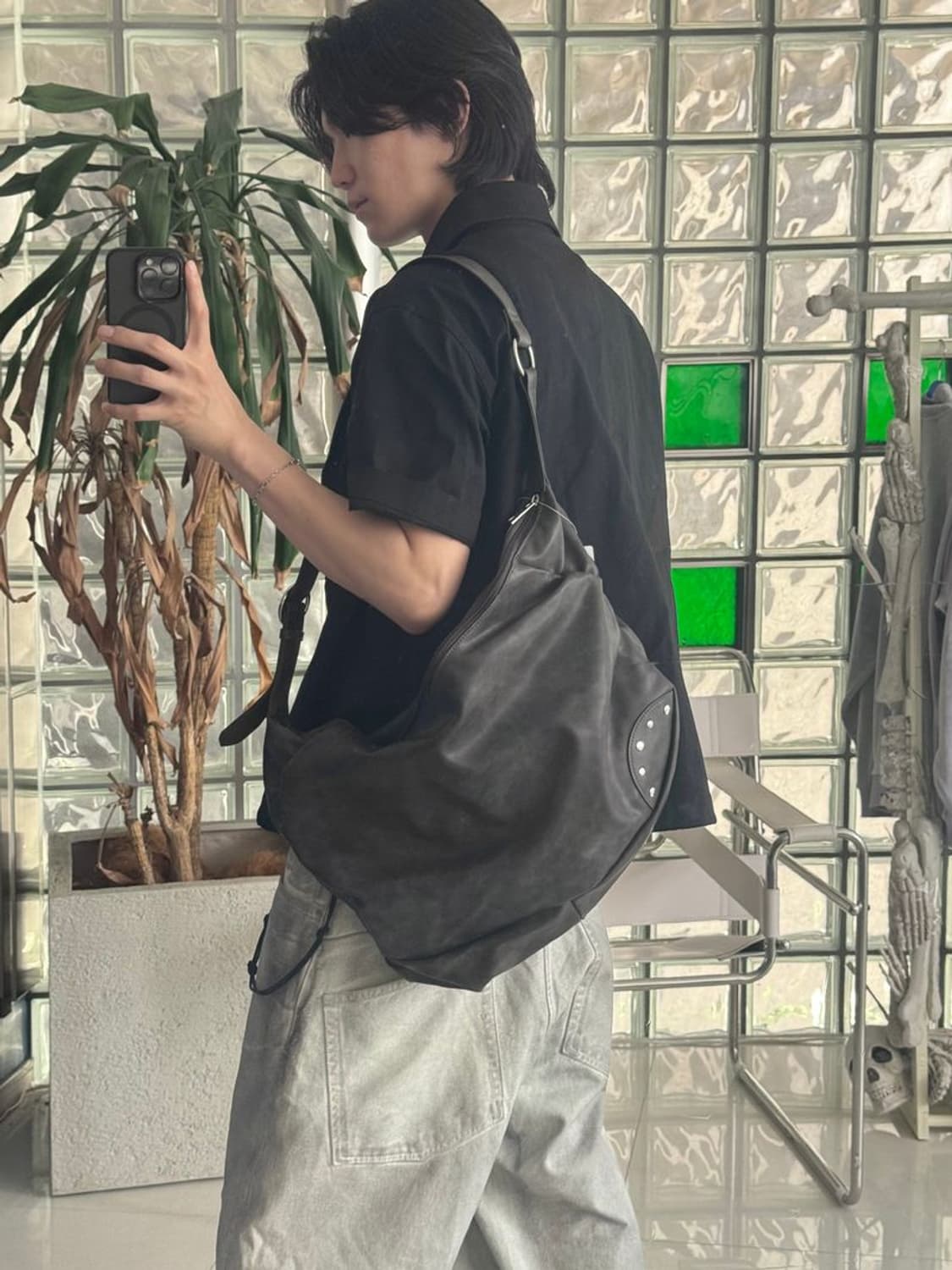 SHOULDER BAG 가죽 스터드 라운드 숄더백 상품이미지4