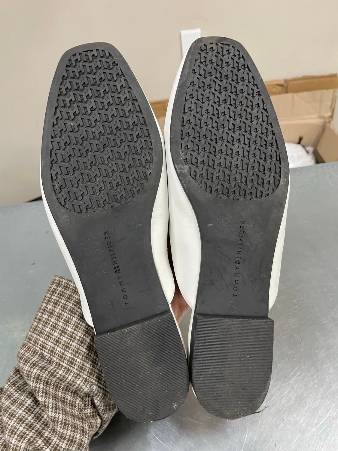 타미힐피거 TH 모노그램 가죽 플랫 뮬 250 상품이미지6