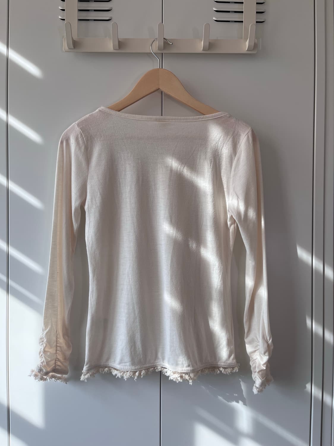 Axes femme 장미꽃 레이스 셔링 롱 슬리브 상품이미지10