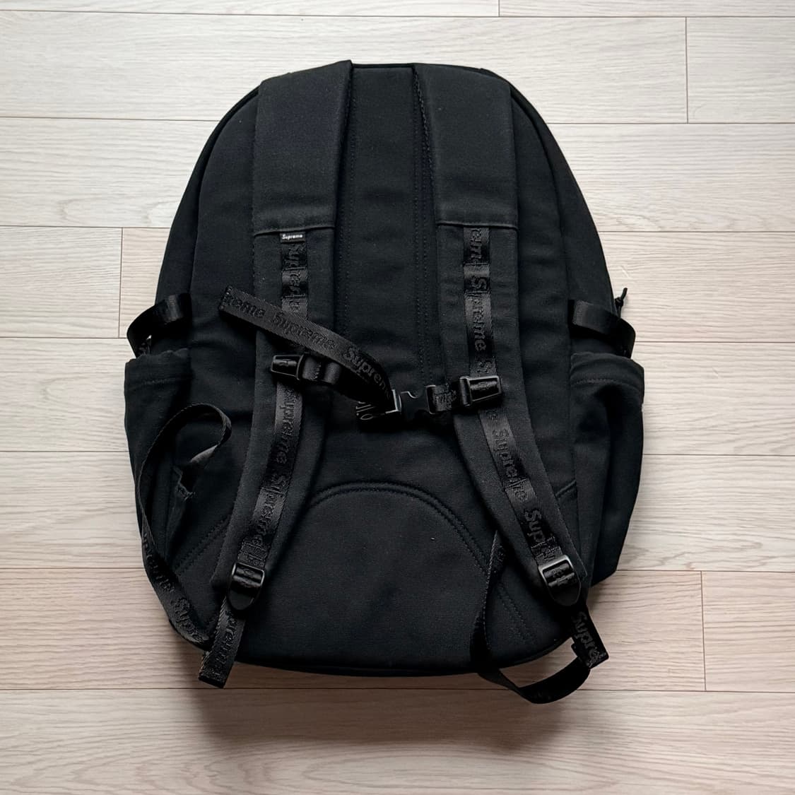 슈프림 백팩 블랙 - 25SS 새상품 상품이미지3
