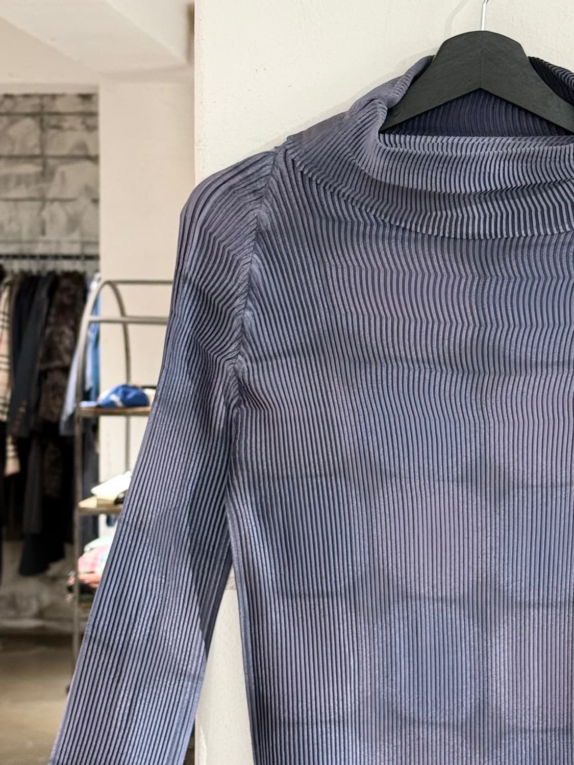 이세이 미야케 에이폭 바이올렛 하이넥 롱 슬리브 탑 상품이미지2