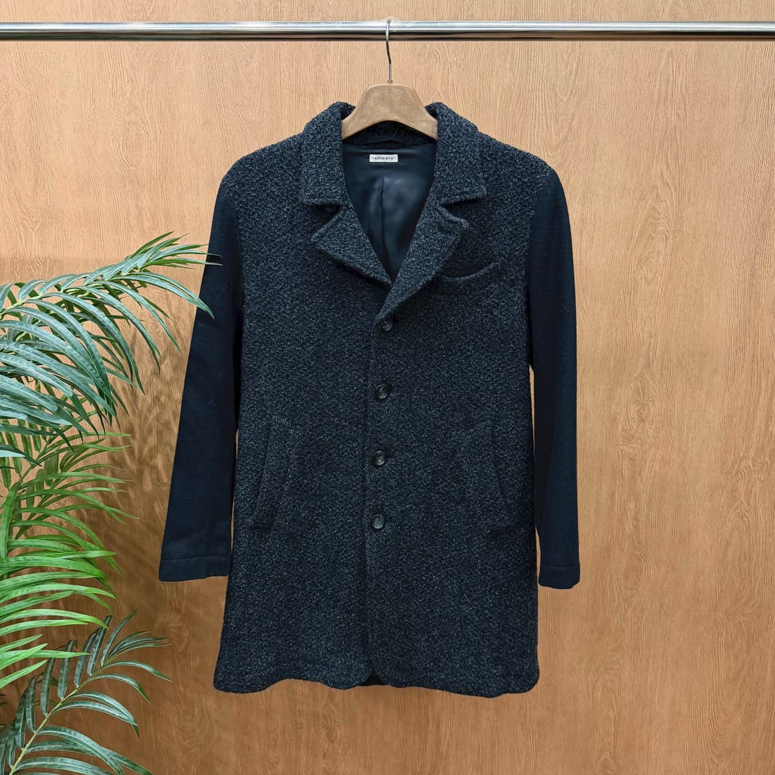 블루블루 아리가또 울 코트 테일러드 카라 부클 텍스처 배색 디테일 블랙 상품이미지1