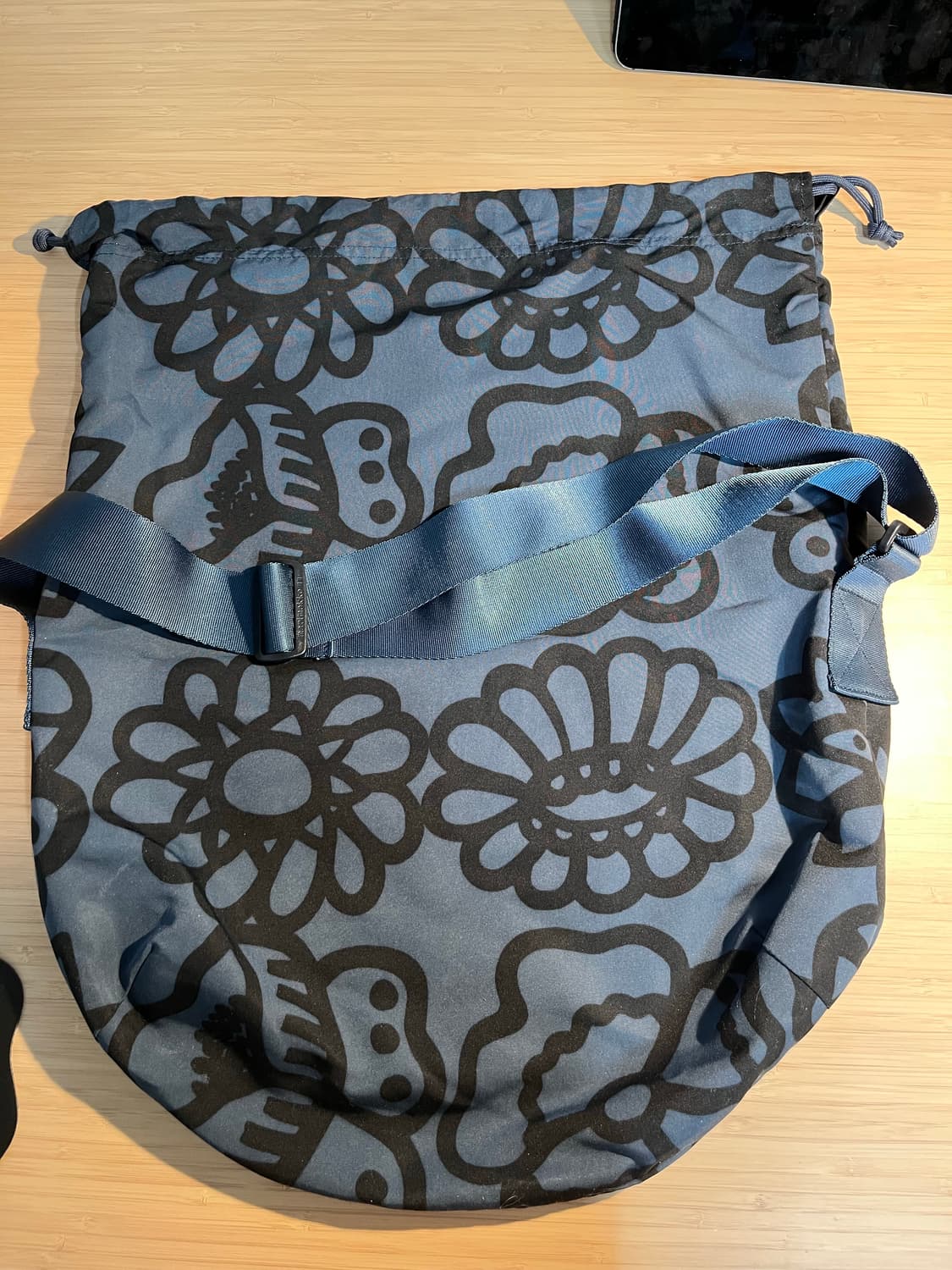 유니클로X마리메꼬 단종 드로우스트링 숄더백 블루 상품이미지4