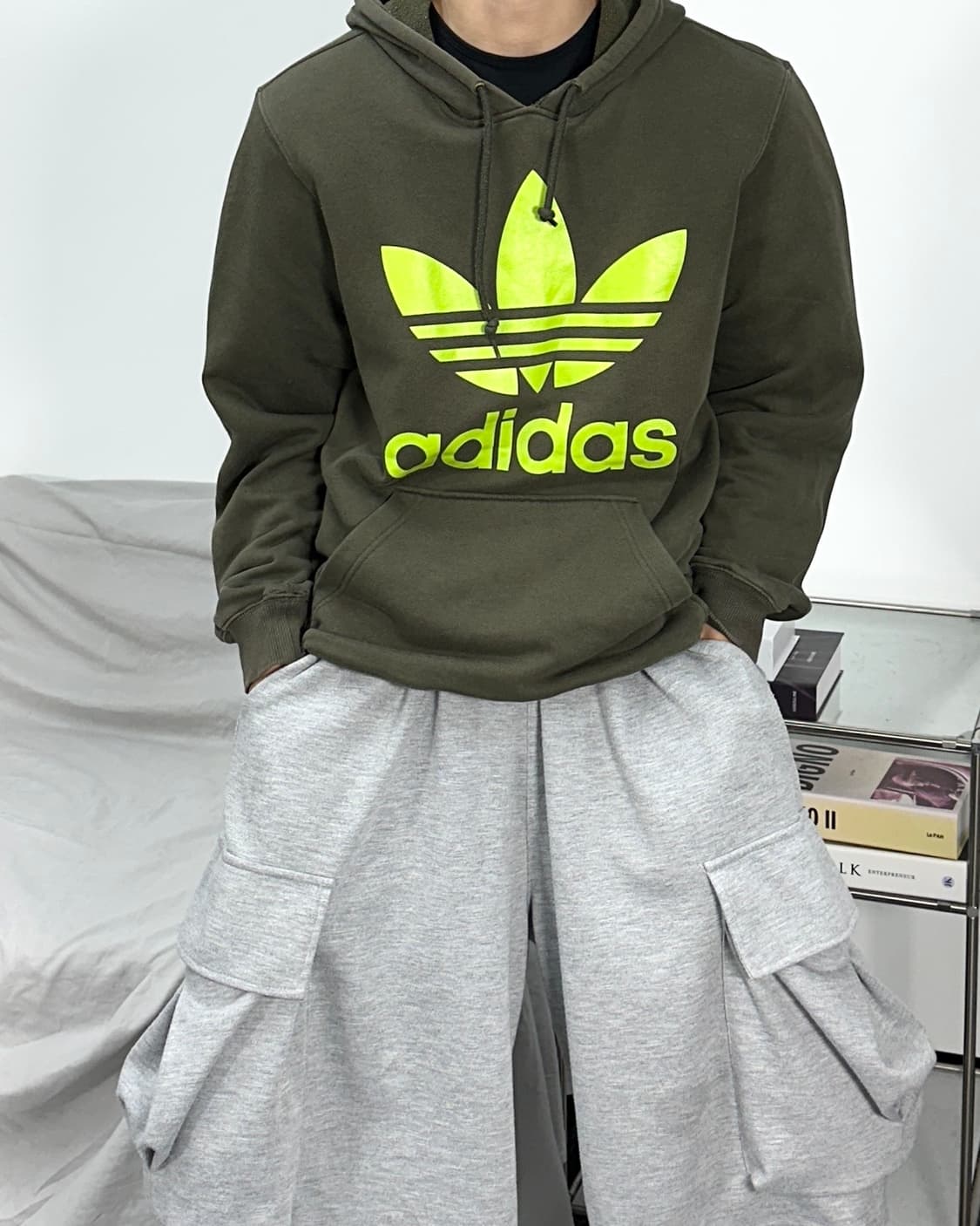 아디다스 카키 빅로고 후드티 100 상품이미지1