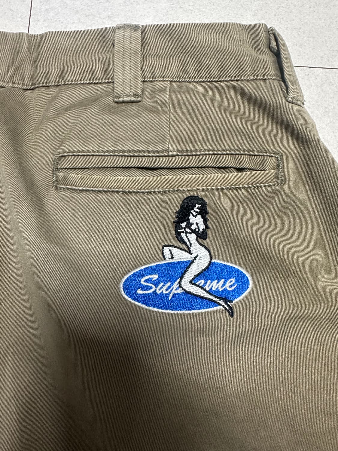 슈프림 핀업걸 치노팬츠 상품이미지5