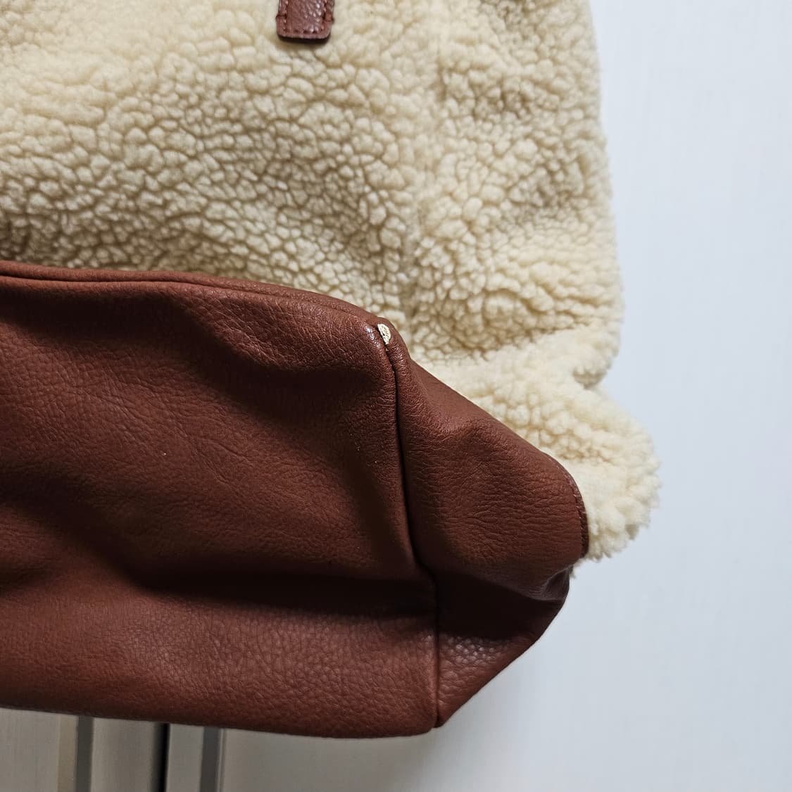 써스데이아일랜드 양털 숄더백  모리걸 가방 희귀 상품이미지6