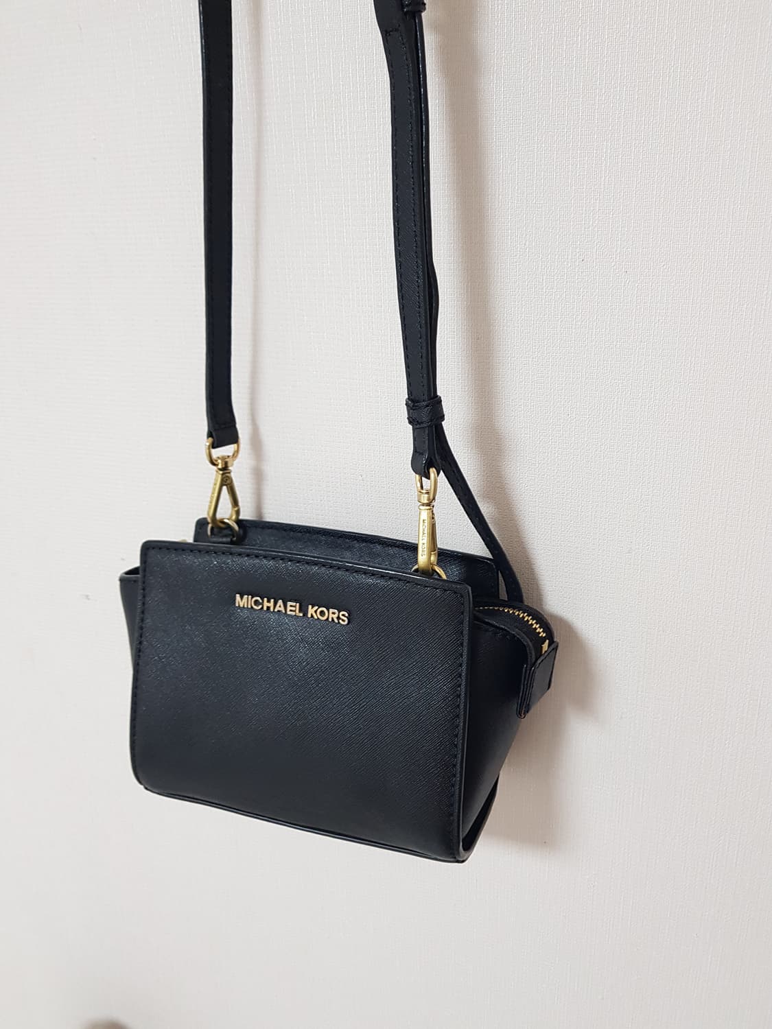 마이클코어스 미니 크로스백--정품 상품이미지2